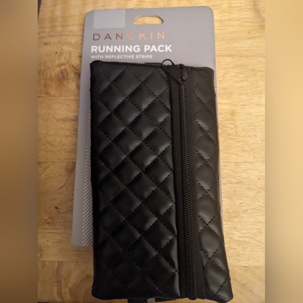 Danskin Running pack with reflective stripe
